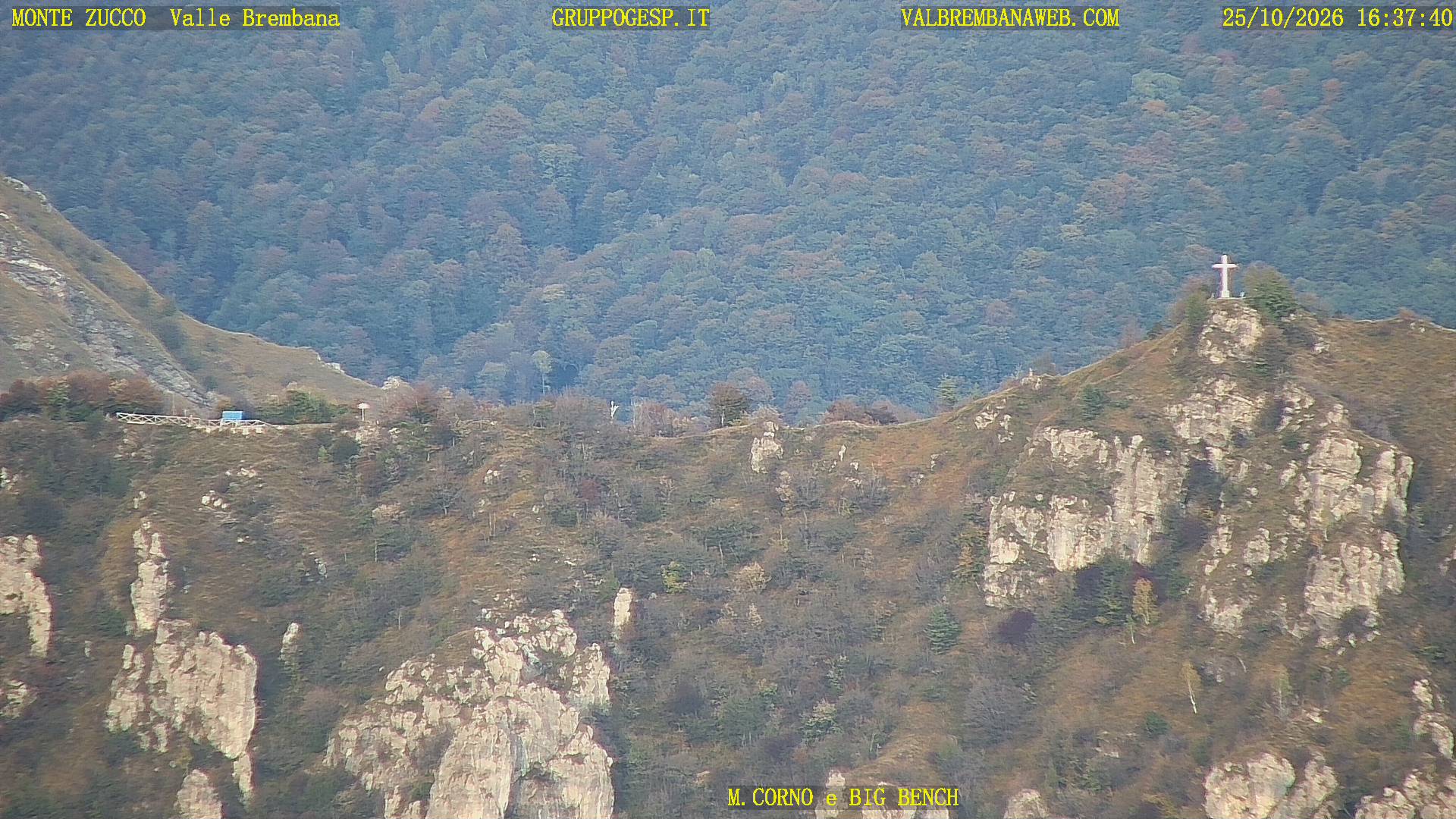 Vista verso il Monte Corno e la Big Bench
